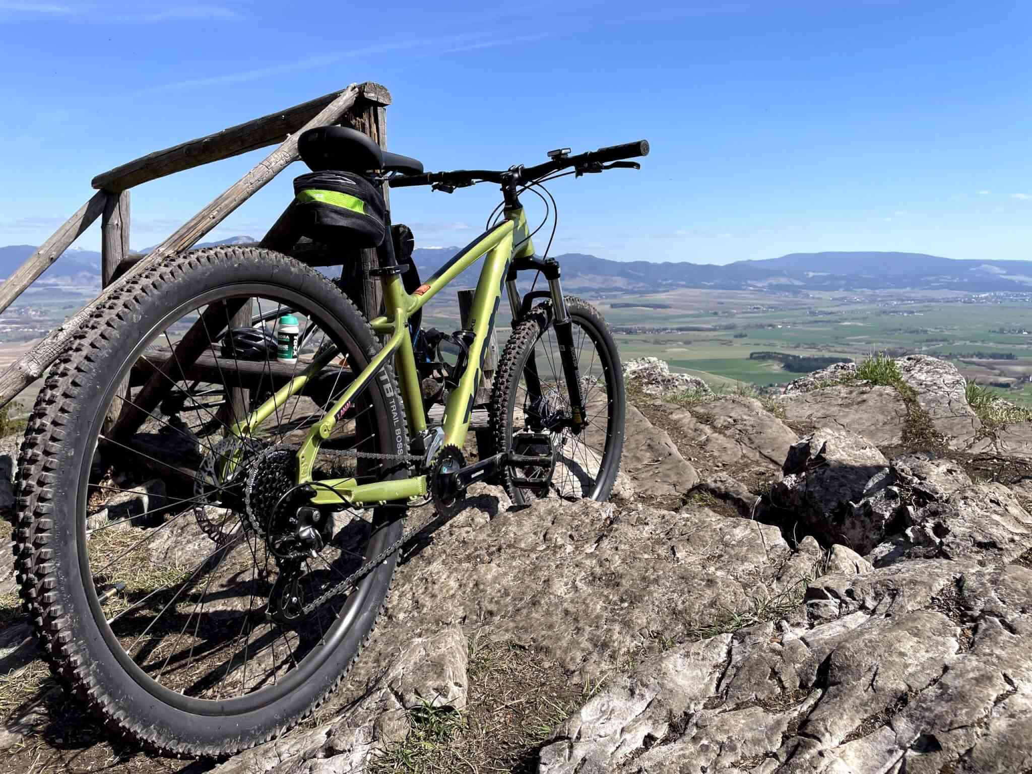 Horský bicykel na Ondrášovských skalách s krásnym výhľadom
