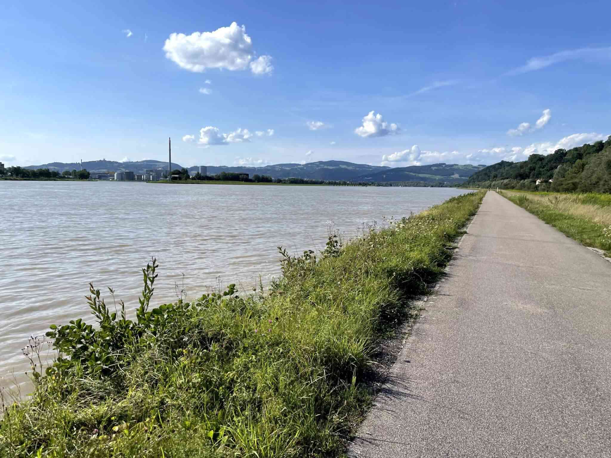 Výhľad na Linz spoza Dunaja